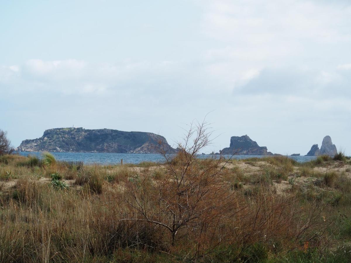 Apartamento céntrico y renovado, 100m de la playa L'Estartit Esterno foto